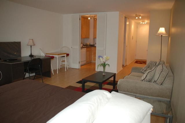 21 W Goethe St Unit 17C, Chicago, IL 60610 - living room featuring light wood-style flooring and an office area
