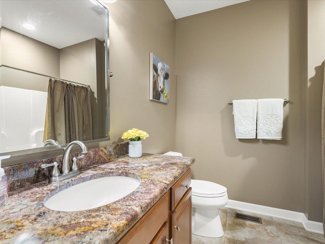 7681 Highlands Dr, Rockford, IL 61102 - full bath with vanity and a shower with shower curtain