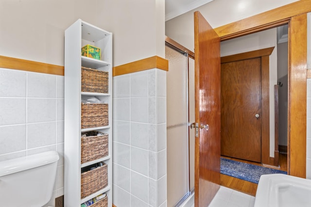 321 W Chebanse Ave, Chebanse, IL 60922 - bathroom featuring tile walls and a shower stall