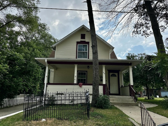 39 Leonard St, Elgin, IL 60123 - view of front of property with covered porch and a fenced front yard