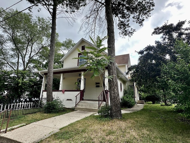 39 Leonard St, Elgin, IL 60123 - view of front facade with a porch