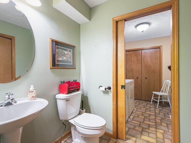 1375 Coven Cir, Davis, IL 61019 - bathroom with separate washer and dryer and a textured ceiling