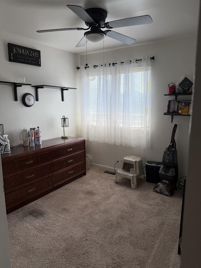 bedroom featuring carpet flooring and a ceiling fan