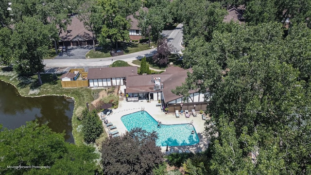 11207 Cottonwood Dr Unit 21C, Palos Hills, IL 60465 - aerial view of a pool and a nearby body of water