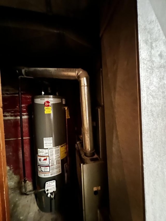 3506 N Rutherford Ave, Chicago, IL 60634 - utility room with water heater