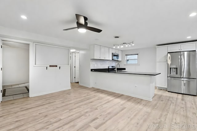 9445 W Kelvin Ln Unit 2992, Schiller Park, IL 60176 - kitchen featuring stainless steel appliances, dark countertops, a ceiling fan, light wood-style flooring, and recessed lighting