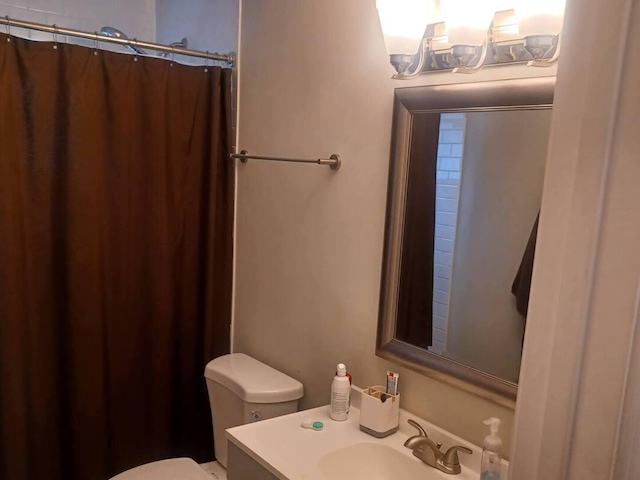 3114 W 163rd St, Markham, IL 60428 - bathroom featuring curtained shower and vanity