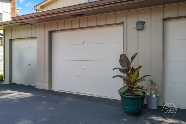 29W440 Emerald Green Dr Unit 25-F, Warrenville, IL 60555 - view of garage