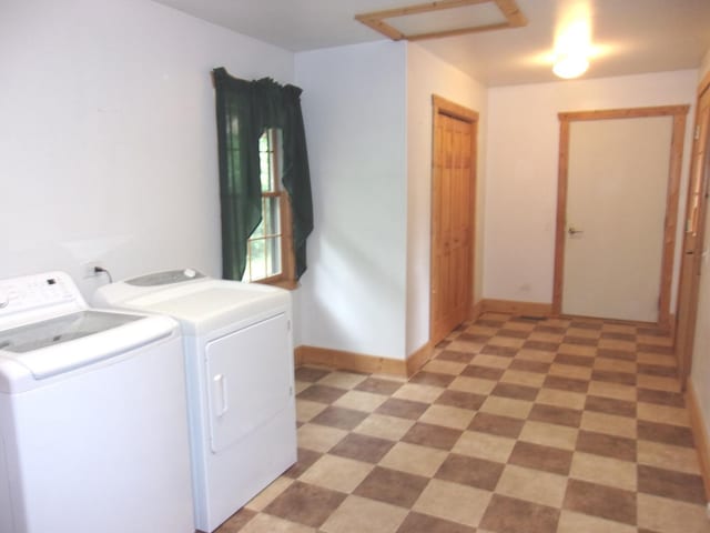 26901 W Burkhart Ln, Ingleside, IL 60041 - laundry room featuring washer and dryer and light flooring