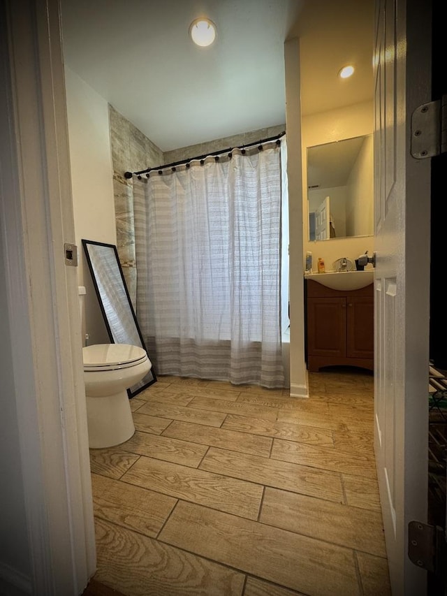 8513 S Sangamon St, Chicago, IL 60620 - full bath featuring wood finish floors, vanity, shower / tub combo with curtain, and recessed lighting