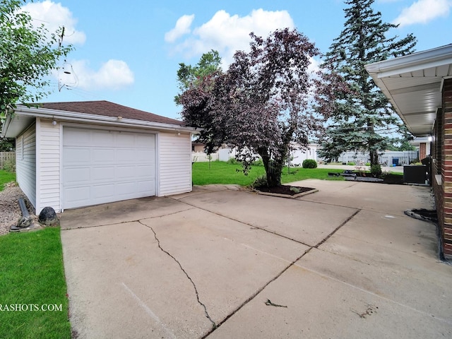 513 Chaney Ave, Crest Hill, IL 60403 - detached garage with concrete driveway