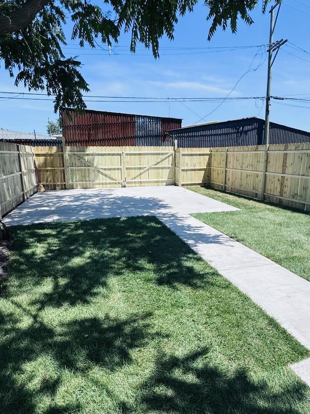7253 S Marshfield Ave, Chicago, IL 60636 - fenced backyard featuring a patio