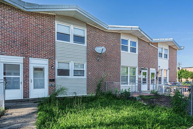 2059 Pine St Unit D, Des Plaines, IL 60018 - view of side of property featuring brick siding