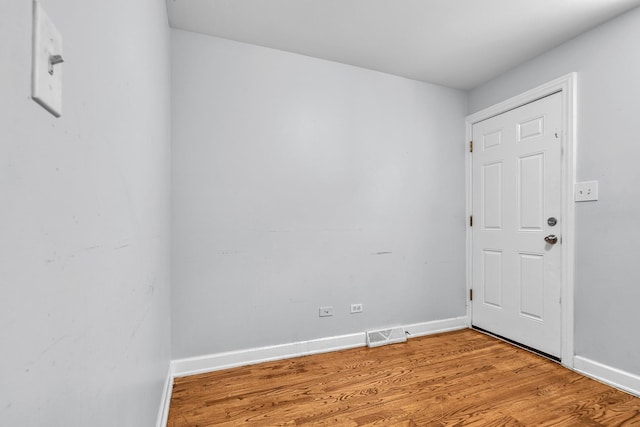 2059 Pine St Unit D, Des Plaines, IL 60018 - empty room featuring light wood-type flooring and baseboards
