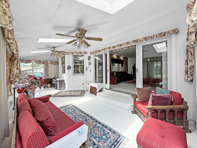 1607 Parkside Ct, Freeport, IL 61032 - living area with a skylight and a ceiling fan