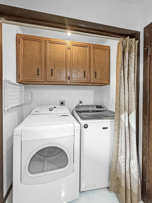 1607 Parkside Ct, Freeport, IL 61032 - laundry room featuring washer and clothes dryer and cabinet space