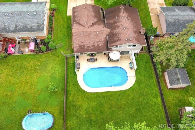 636 Cambridge Dr, Schaumburg, IL 60193 - aerial view of a pool