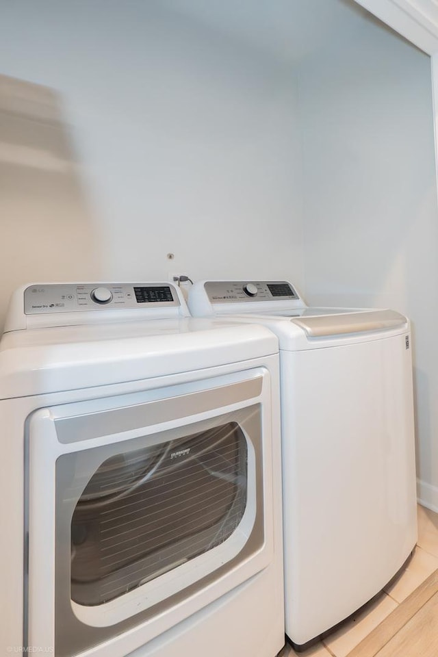 2418 N Southport Ave Unit 1, Chicago, IL 60614 - washroom with washer and clothes dryer