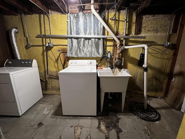 103 Morris St, Bellwood, IL 60104 - utilities with washing machine and clothes dryer and a sink