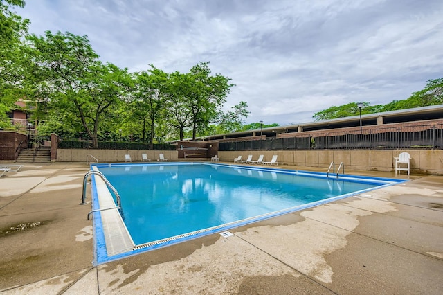 3041 S Michigan Ave Unit 501, Chicago, IL 60616 - community pool featuring a patio area