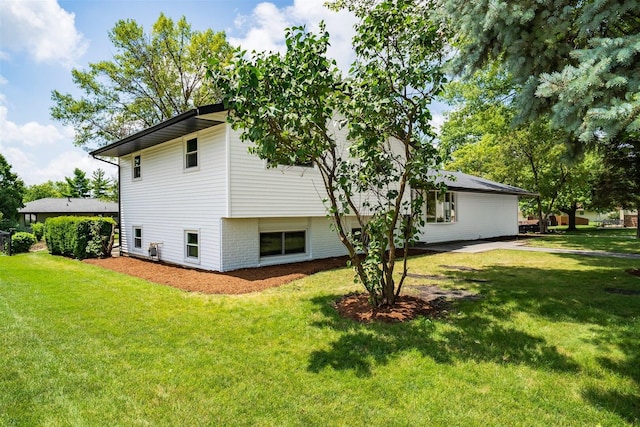 1717 Liston Ct, Normal, IL 61761 - view of side of property featuring a lawn