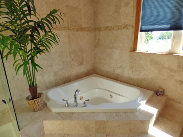 41W951 Hunters Hill Dr, Saint Charles, IL 60175 - full bathroom with a tub with jets