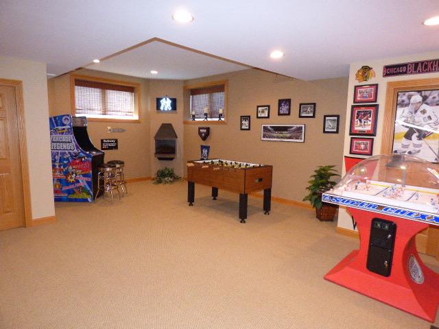 41W951 Hunters Hill Dr, Saint Charles, IL 60175 - game room with carpet and recessed lighting
