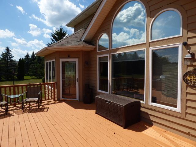 41W951 Hunters Hill Dr, Saint Charles, IL 60175 - view of wooden terrace