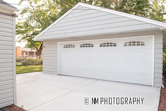 9828 Warren Ave, Oak Lawn, IL 60453 - view of detached garage