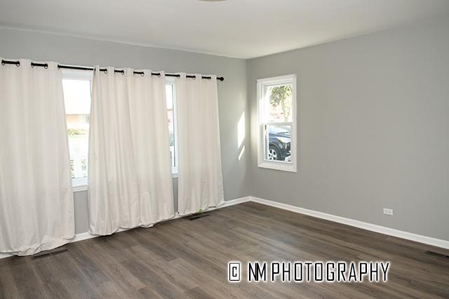 9828 Warren Ave, Oak Lawn, IL 60453 - unfurnished room with dark wood-type flooring and baseboards