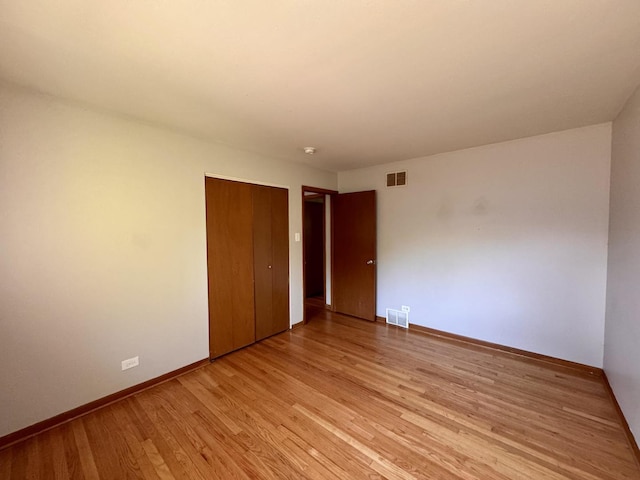 15542 S Park Ave, South Holland, IL 60473 - unfurnished bedroom featuring light wood-style floors and a closet