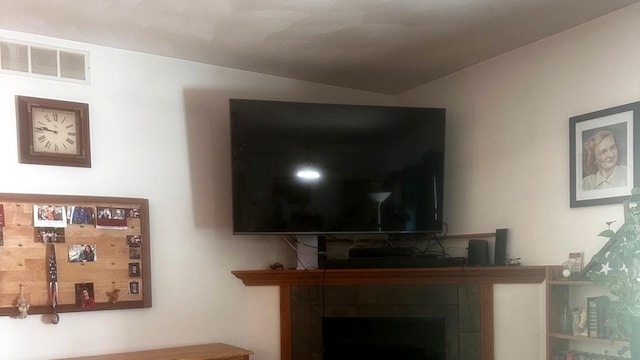 1959 W Navajo Dr, Freeport, IL 61032 - living room featuring a tile fireplace