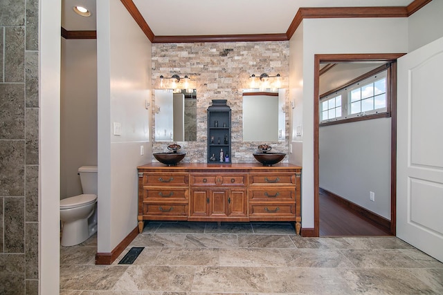 4751 N 5500w Rd, Kankakee, IL 60901 - full bath with crown molding and double vanity