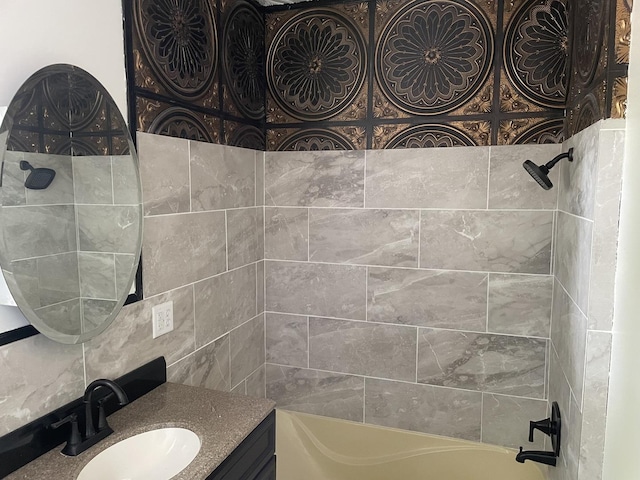 355 N 5th St, Sheldon, IL 60966 - full bath with vanity and washtub / shower combination