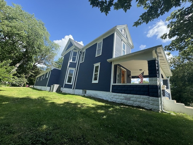 355 N 5th St, Sheldon, IL 60966 - view of side of home featuring a yard