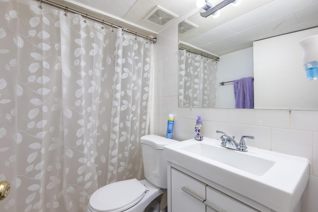 8821 N Washington St Unit F, Niles, IL 60714 - full bath featuring tile walls, vanity, backsplash, and a shower with shower curtain