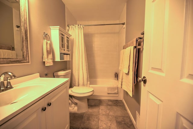 2718 W Washington Blvd, Chicago, IL 60612 - bathroom featuring vanity and shower / tub combo