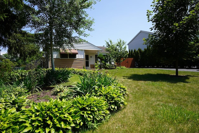 2304 Jay Ln, Rolling Meadows, IL 60008 - view of grassy yard