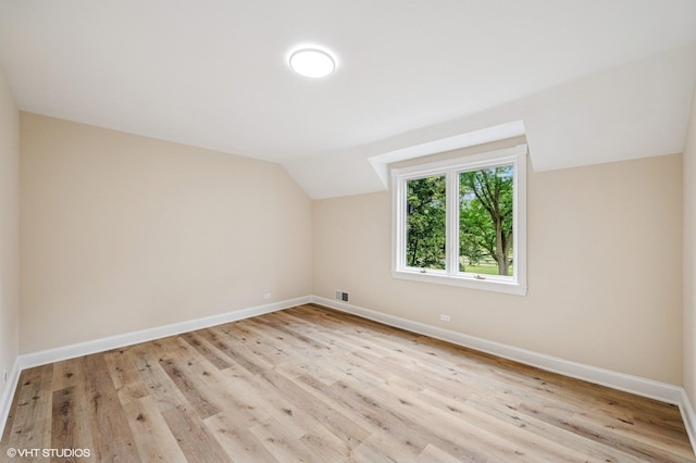 1899 Hilltop Ln, Bannockburn, IL 60015 - bonus room with lofted ceiling and wood finished floors
