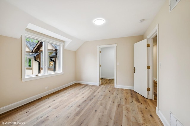 1899 Hilltop Ln, Bannockburn, IL 60015 - additional living space featuring light wood-style flooring and baseboards