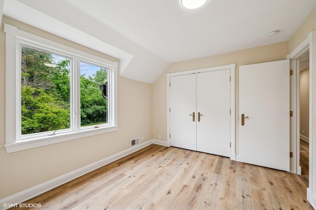 1899 Hilltop Ln, Bannockburn, IL 60015 - unfurnished bedroom featuring light wood-style floors and a closet