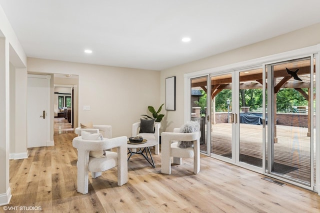 1899 Hilltop Ln, Bannockburn, IL 60015 - sitting room featuring plenty of natural light, light wood finished floors, and recessed lighting