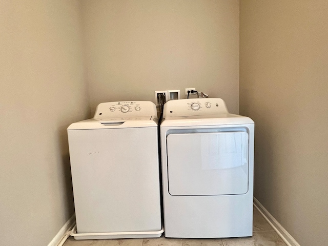 4182 Royal Mews Cir, Naperville, IL 60564 - washroom featuring washer and dryer and baseboards
