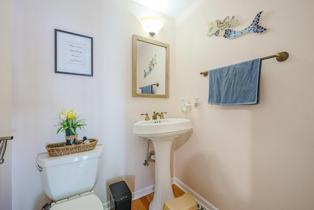 711 W Nichols Rd, Arlington Heights, IL 60004 - bathroom with toilet and baseboards