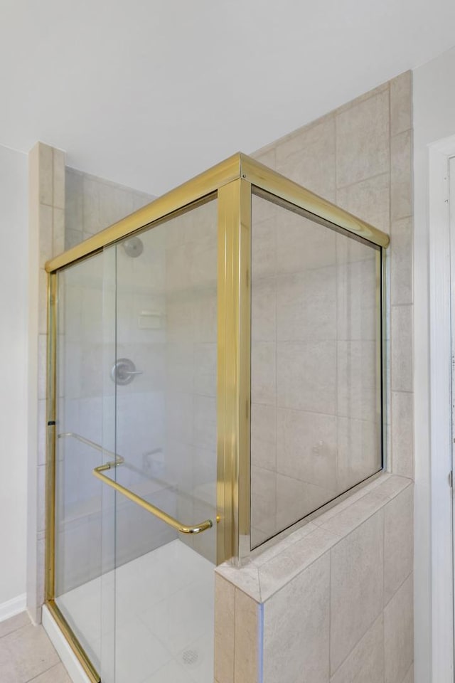 1439 Blue Heron Dr, Crystal Lake, IL 60014 - full bathroom featuring a shower stall