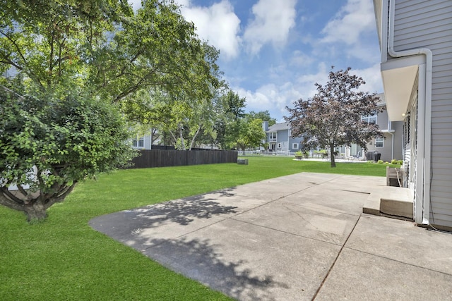 1439 Blue Heron Dr, Crystal Lake, IL 60014 - view of yard featuring a patio