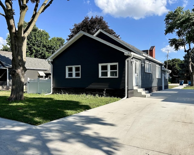 425 W Cleveland St, Spring Valley, IL 61362 - view of front of house with entry steps and a chimney