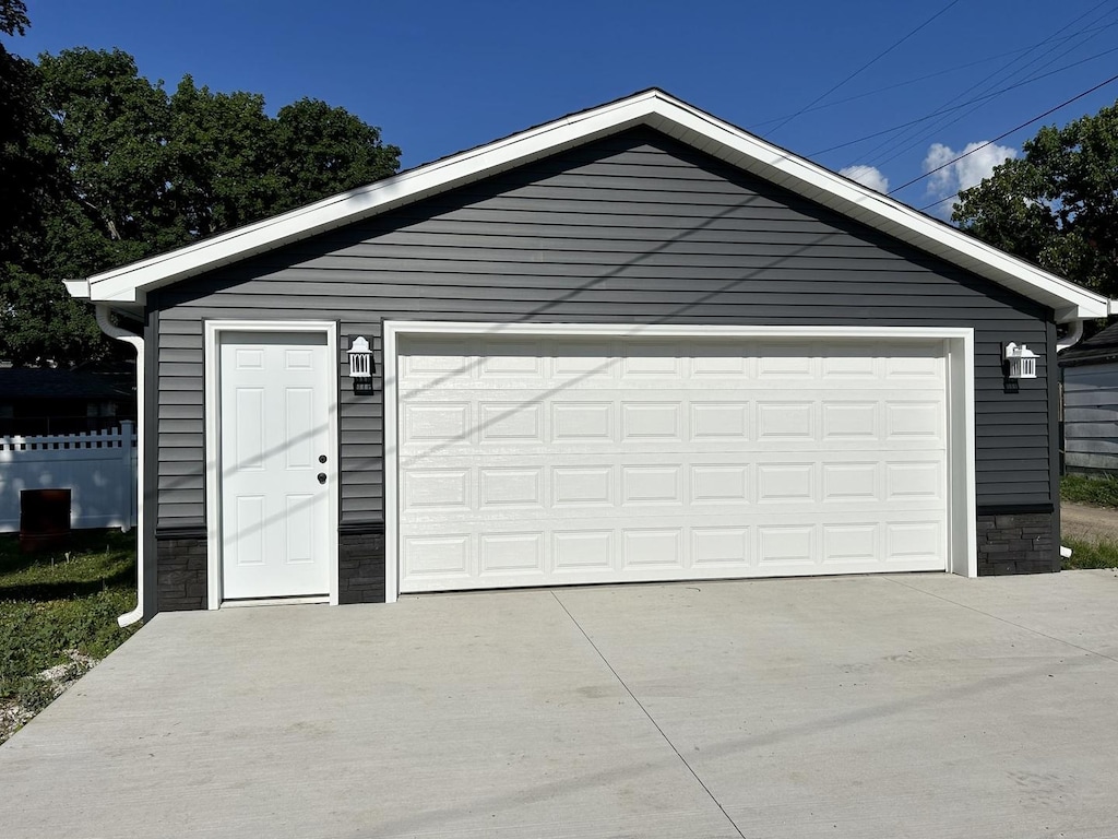 425 W Cleveland St, Spring Valley, IL 61362 - view of detached garage