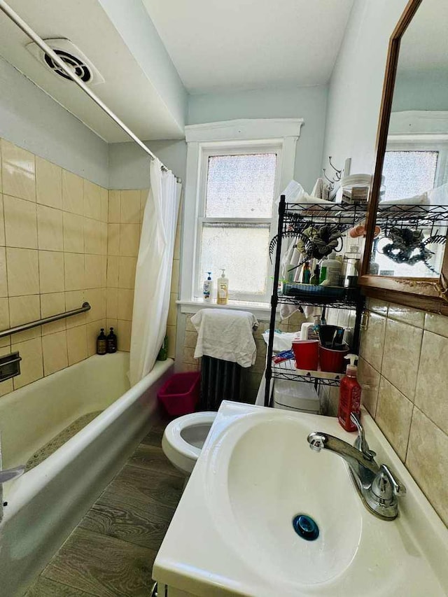 5221 W Montrose Ave, Chicago, IL 60641 - full bathroom featuring wood finished floors and shower / tub combo with curtain