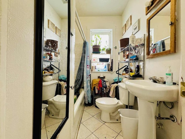 5221 W Montrose Ave, Chicago, IL 60641 - full bath with tile patterned flooring and shower / bath combo with shower curtain